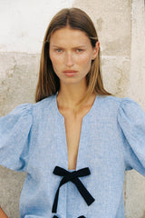 BLOUSE À LACETS AVEC LIN