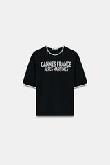 T-SHIRT À INSCRIPTION ET LISERES EN CONTRASTE