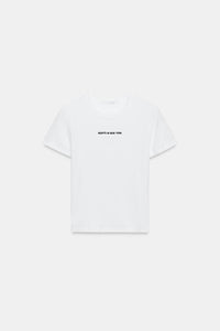 T-SHIRT MANCHES COURTES ET INSCRIPTION