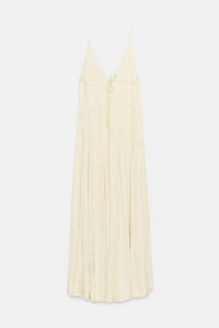 ROBE LONGUE SATINÉE À PLIS