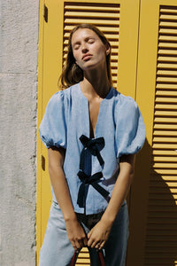 BLOUSE À LACETS AVEC LIN