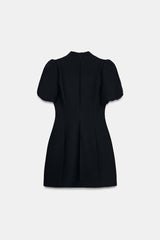 ROBE COURTE À MANCHES BOUFFANTES