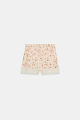 SHORT À IMPRIMÉ FLEURI ET DENTELLE