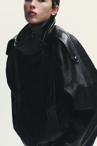 BLOUSON EN MATIÈRE SYNTHÉTIQUE