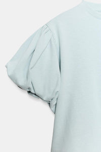 T-SHIRT COURT À MANCHES AMPLES