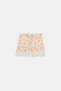SHORT À IMPRIMÉ FLEURI ET DENTELLE